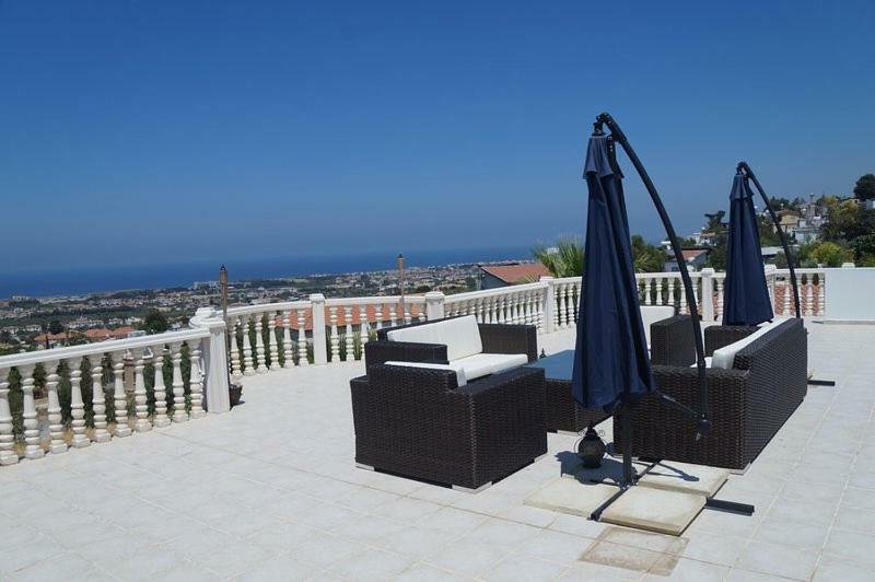 קיירניה Villa Layla מראה חיצוני תמונה